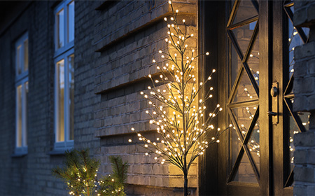 Ghidul complet pentru instalații de Crăciun de exterior și interior