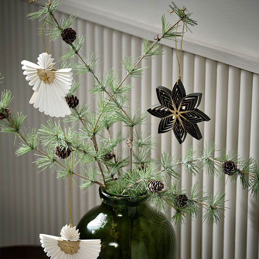 Crenguță de brad artificial cu conuri de brad și decor scandinav de Crăciun