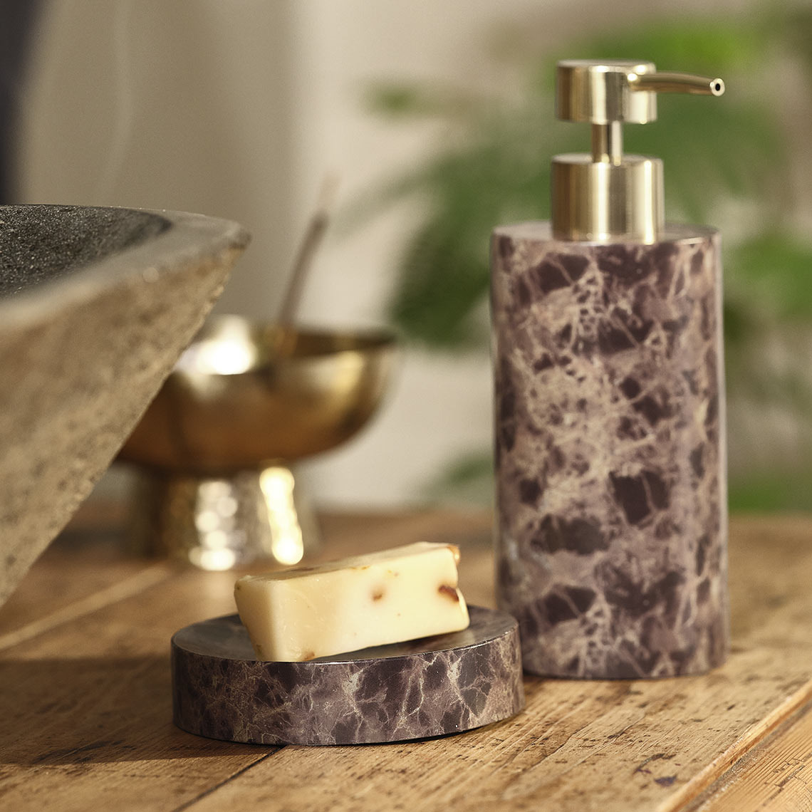 Accesorii de baie cu aspect de marmură
