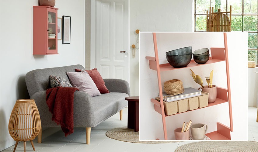 LOOK IN wall cabinet and ASSENS shelf and ROSE throw Living room with homeware in red and wall shelf in rose