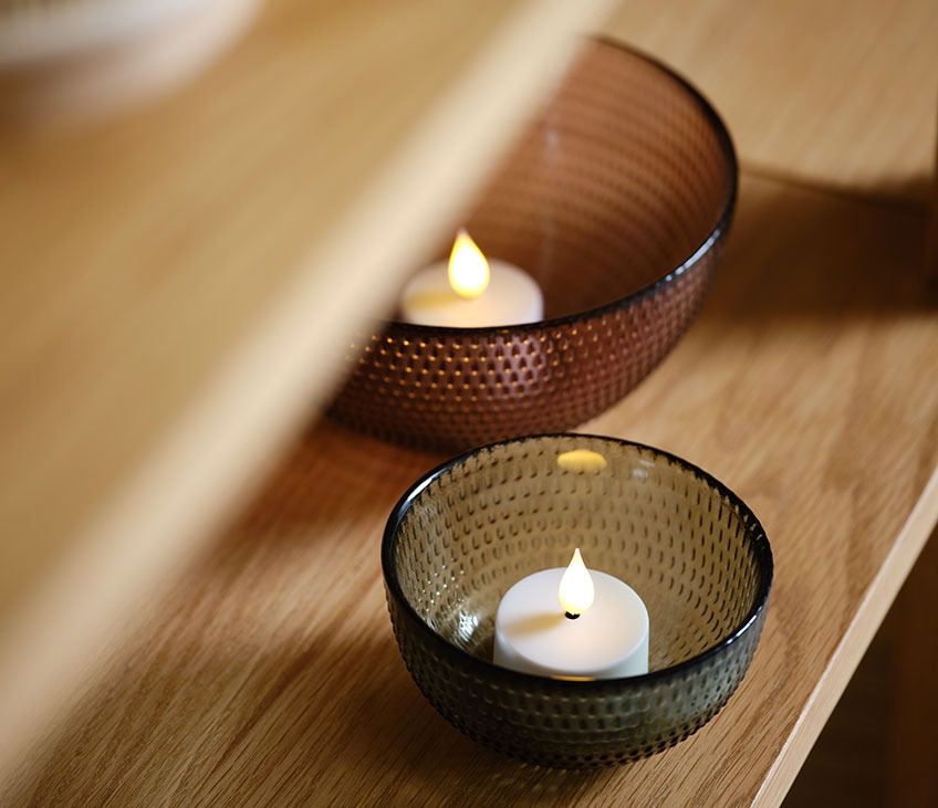 Glass bowls in purple and grey with rechargeable tealights  