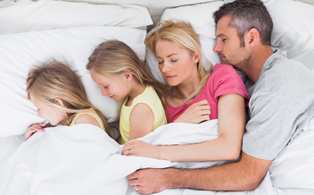 10 reguli pentru un somn sănătos pentru adulți și copii